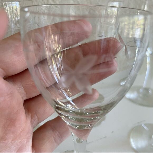 Set of 5 Vintage Sherry Glasses with Etchings Grape and Vine Leaves - Picture 5 of 10